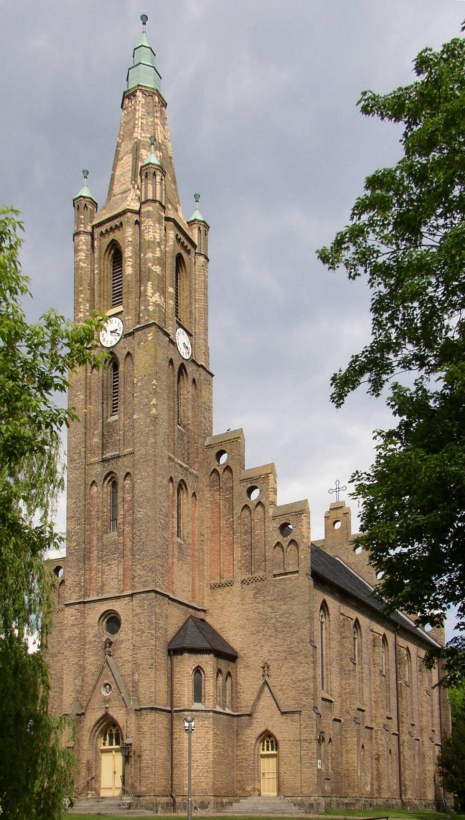 Umzug von Fehrbellin nach Zypern per Container: Fehrbellin church – Foto: Doris Antony, Berlin, CC BY-SA 3.0, via Wikimedia Commons Umzug von Fehrbellin nach Zypern per Container: Fehrbellin church