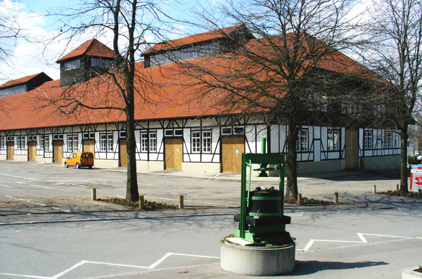 Umzug von Fellbach nach Zypern per Container: Fellbach alte kelter – Foto: Enslin, CC BY 2.5, via Wikimedia Commons Umzug von Fellbach nach Zypern per Container: Fellbach alte kelter