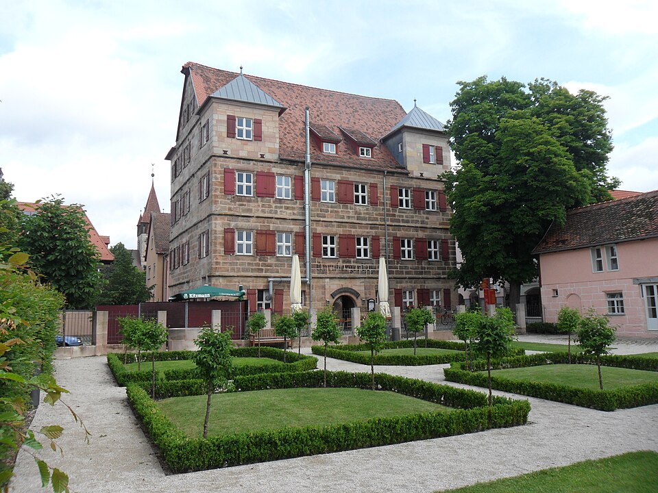 Umzug von Feucht nach Zypern per Container: Tucherschloss in der Hauptstraße Feucht – Foto: Aarp65, CC BY-SA 3.0, via Wikimedia Commons Umzug von Feucht nach Zypern per Container: Tucherschloss in der Hauptstraße Feucht