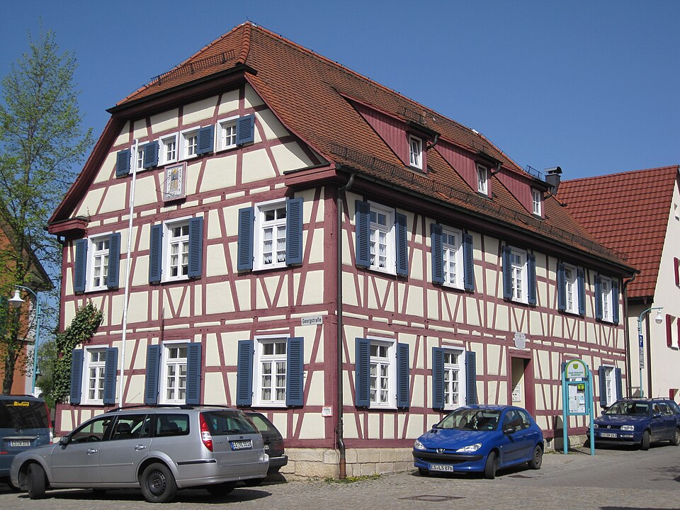 Umzug von Filderstadt nach Zypern per Container: Bonlanden Franzosenschule in Filderstadt – Foto: Schwäbin, CC BY-SA 3.0 de, via Wikimedia Commons Umzug von Filderstadt nach Zypern per Container: Bonlanden Franzosenschule in Filderstadt