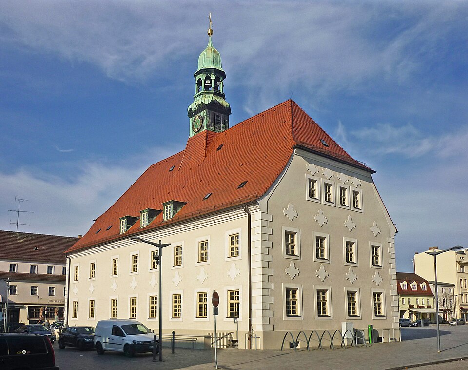 Umzug von Finsterwalde nach Zypern per Container: FI Rathaus in Finsterwalde