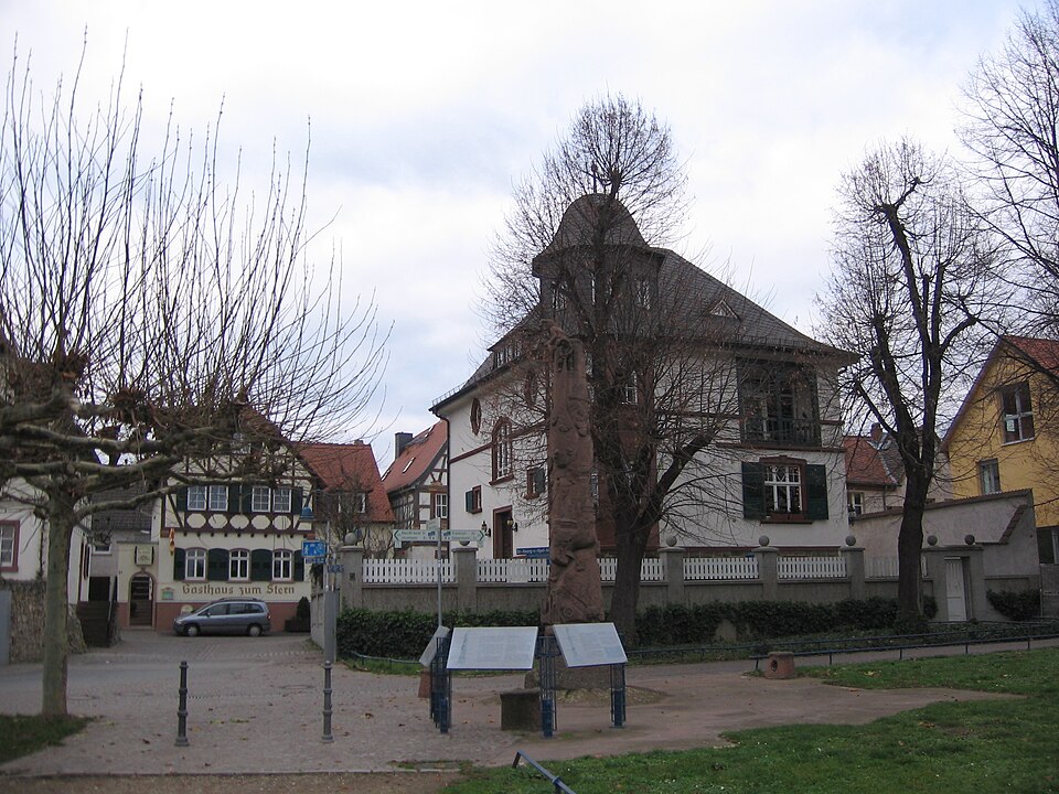 Umzug von Flörsheim nach Zypern per Container: Floersheim in Flörsheim – Foto: R. Duchmann, Hochheim, CC BY-SA 2.5, via Wikimedia Commons Umzug von Flörsheim nach Zypern per Container: Floersheim in Flörsheim