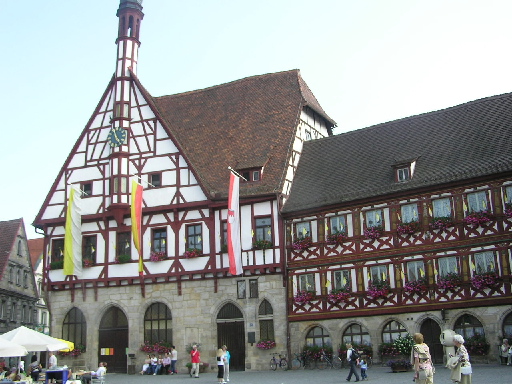 Umzug von Forchheim nach Zypern per Container: Rathaus Forchheim – Foto: The original uploader was Schubbay at German Wikipedia., CC BY-SA 3.0, via Wikimedia Commons Umzug von Forchheim nach Zypern per Container: Rathaus Forchheim