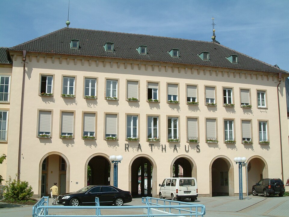 Umzug von Frankenthal (Pfalz) nach Zypern per Container: FT in Frankenthal (Pfalz) – Foto: Mundartpoet at German Wikipedia, CC BY-SA 3.0, via Wikimedia Commons Umzug von Frankenthal (Pfalz) nach Zypern per Container: FT in Frankenthal (Pfalz)
