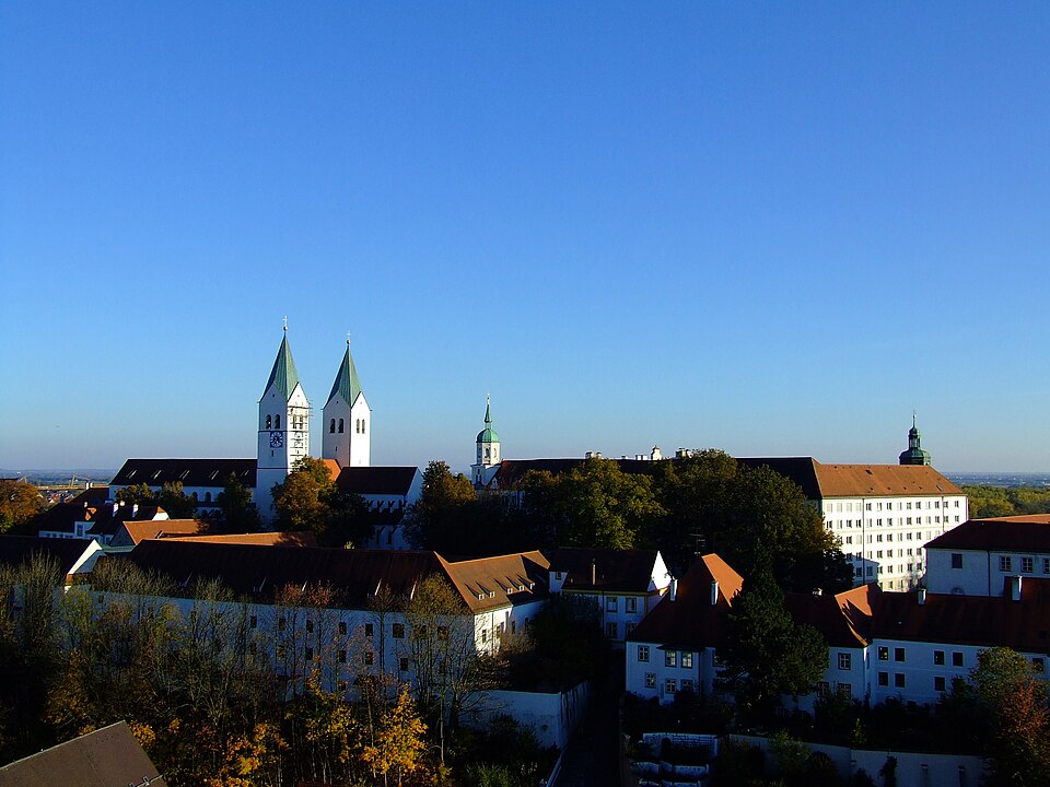 Umzug von Freising nach Zypern per Container: Freisinger Dom – Foto: Radlmoar, CC BY 3.0, via Wikimedia Commons Umzug von Freising nach Zypern per Container: Freisinger Dom