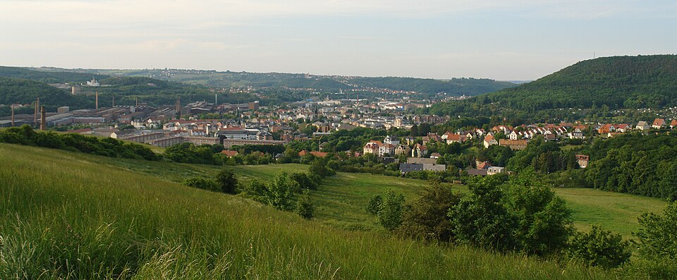 Umzug von Freital nach Zypern per Container: Freital pano – Foto: User:Kolossos, CC BY-SA 3.0, via Wikimedia Commons Umzug von Freital nach Zypern per Container: Freital pano