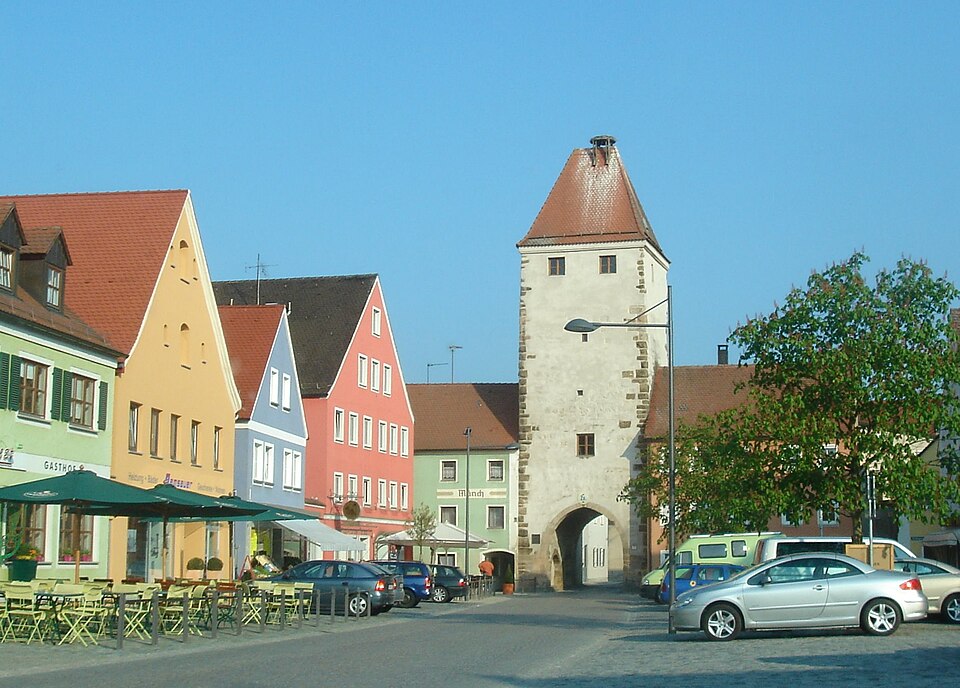 Umzug von Freystadt nach Zypern per Container: Oberer Turm Freystadt – Foto: Pechristener, CC BY-SA 3.0, via Wikimedia Commons Umzug von Freystadt nach Zypern per Container: Oberer Turm Freystadt