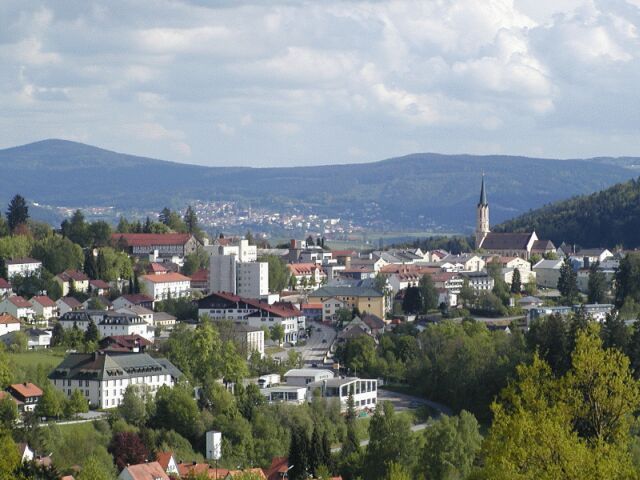 Umzug von Freyung nach Zypern per Container: Stadtansicht Freyung – Foto: Woidbua at German Wikipedia, CC BY-SA 3.0, via Wikimedia Commons Umzug von Freyung nach Zypern per Container: Stadtansicht Freyung