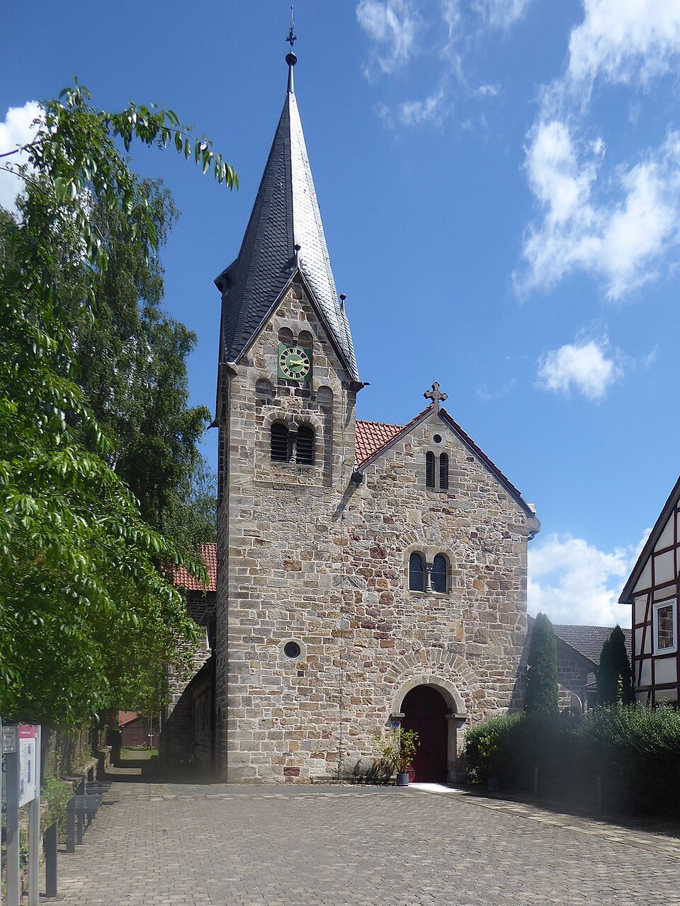 Umzug von Fuldatal nach Zypern per Container: Wilhelmshausen, Shift, Ausschn in Fuldatal – Foto: Rendor Thuces Al'Nachkar, CC BY-SA 4.0, via Wikimedia Commons Umzug von Fuldatal nach Zypern per Container: Wilhelmshausen, Shift, Ausschn in Fuldatal