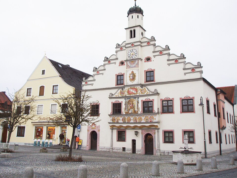 Umzug von Gaimersheim nach Zypern per Container: Gaimersheim im Landkreis Eichstätt Rathaus – Foto: Rensi, Public domain, via Wikimedia Commons Umzug von Gaimersheim nach Zypern per Container: Gaimersheim im Landkreis Eichstätt Rathaus