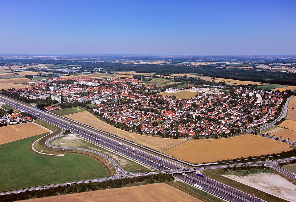 Umzug von Garching bei München nach Zypern per Container: Garching Süd Luftbild in Garching bei München – Foto: M-Luftbild, CC BY-SA 3.0, via Wikimedia Commons Umzug von Garching bei München nach Zypern per Container: Garching Süd Luftbild in Garching bei München
