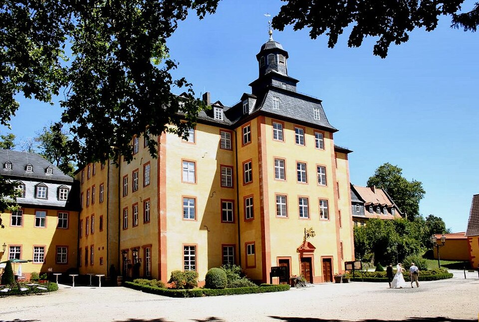 Umzug von Gedern nach Zypern per Container: Gedern Schloss – Foto: Sven Teschke, CC BY-SA 2.0 de, via Wikimedia Commons Umzug von Gedern nach Zypern per Container: Gedern Schloss