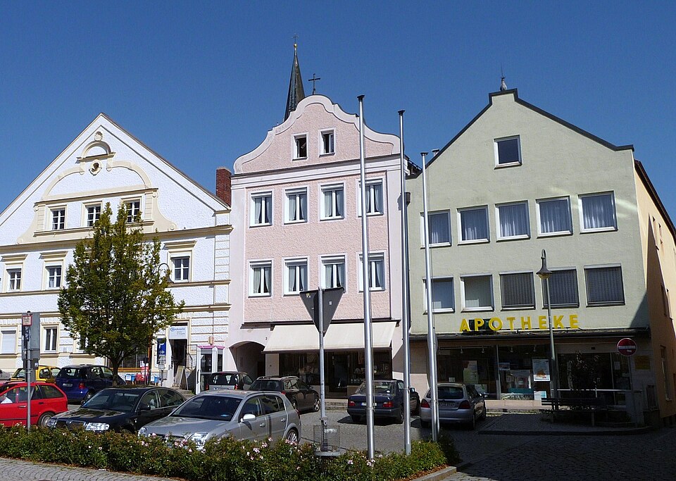 Umzug von Geisenhausen nach Zypern per Container: Häuser Geisenhausen – Foto: Konrad Lackerbeck, CC BY 3.0, via Wikimedia Commons Umzug von Geisenhausen nach Zypern per Container: Häuser Geisenhausen