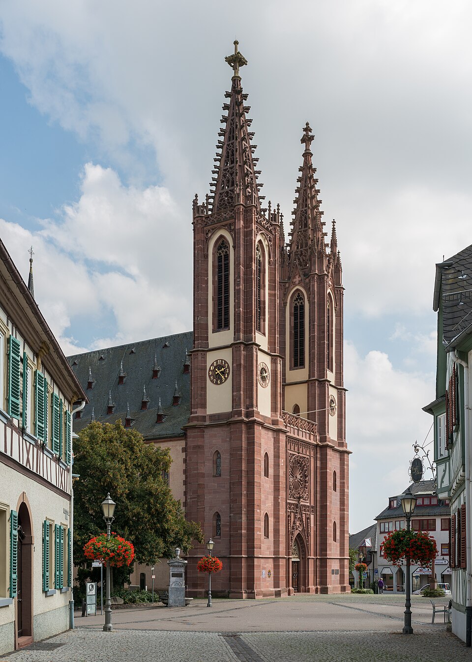 Umzug von Geisenheim nach Zypern per Container: Rheingauer Dom, Geisenheim, Northwest view