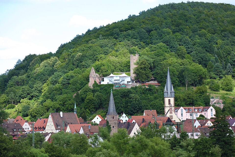 Umzug von Gemünden am Main nach Zypern per Container: Scherenburg Gemünden am Main – Foto: Julien Christ, CC BY-SA 3.0, via Wikimedia Commons Umzug von Gemünden am Main nach Zypern per Container: Scherenburg Gemünden am Main