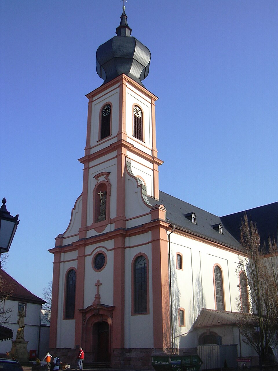 Umzug von Gernsheim nach Zypern per Container: Gernsheim Magdalenenkirche – Foto: Gabriele Delhey, CC BY-SA 3.0, via Wikimedia Commons Umzug von Gernsheim nach Zypern per Container: Gernsheim Magdalenenkirche