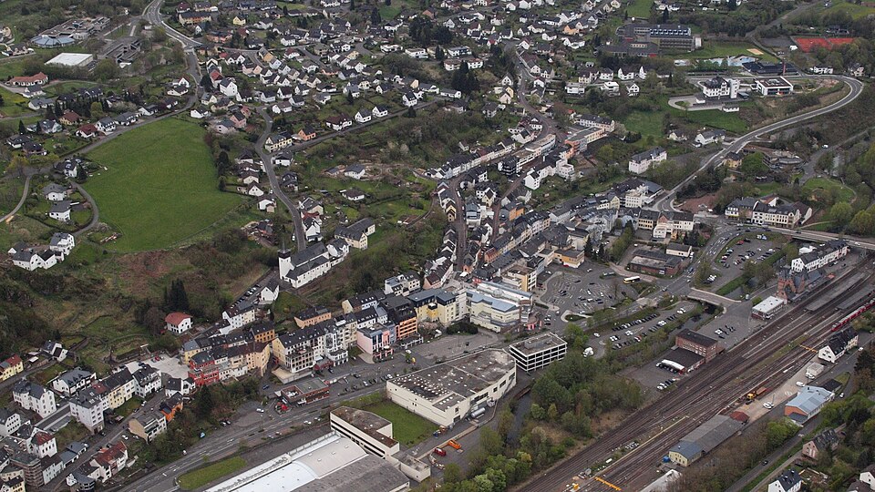 Umzug von Gerolstein nach Zypern per Container: Stadtansicht Gerolstein – Foto: Wolkenkratzer, CC BY-SA 4.0, via Wikimedia Commons Umzug von Gerolstein nach Zypern per Container: Stadtansicht Gerolstein