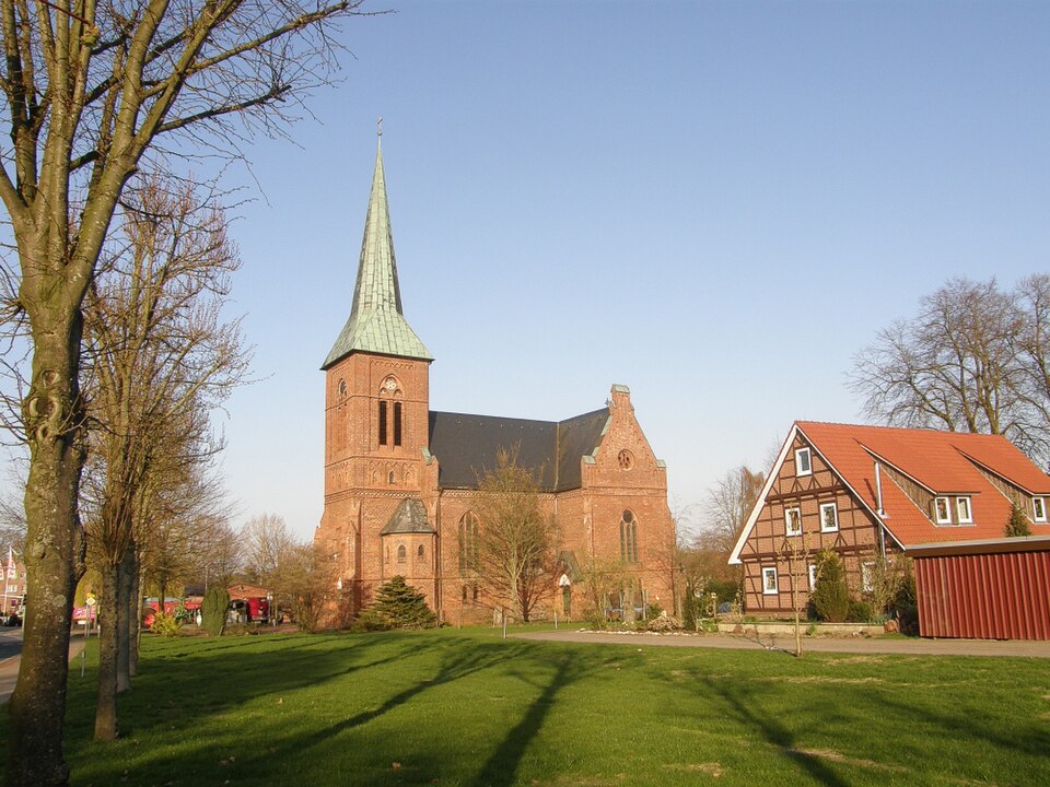 Umzug von Gnarrenburg nach Zypern per Palette: Kuhstedt -Erlöserkirche- by-RaBoe in Gnarrenburg – Foto: © Ra Boe / Wikipedia, CC BY-SA 3.0, via Wikimedia Commons Umzug von Gnarrenburg nach Zypern per Palette: Kuhstedt -Erlöserkirche- by-RaBoe in Gnarrenburg