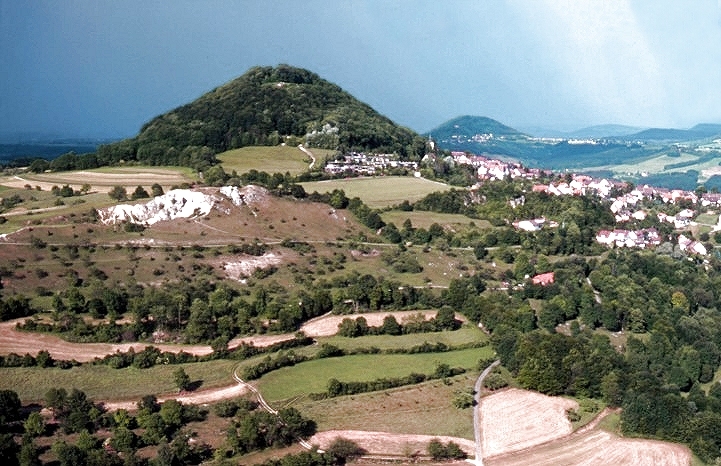 Umzug von Göppingen nach Zypern per Container: Goeppingen Hohenstaufen retouched in Göppingen – Foto: Presseabteilung Stadt Göppingen, retouched by AM (talk), Public domain, via Wikimedia Commons Umzug von Göppingen nach Zypern per Container: Goeppingen Hohenstaufen retouched in Göppingen