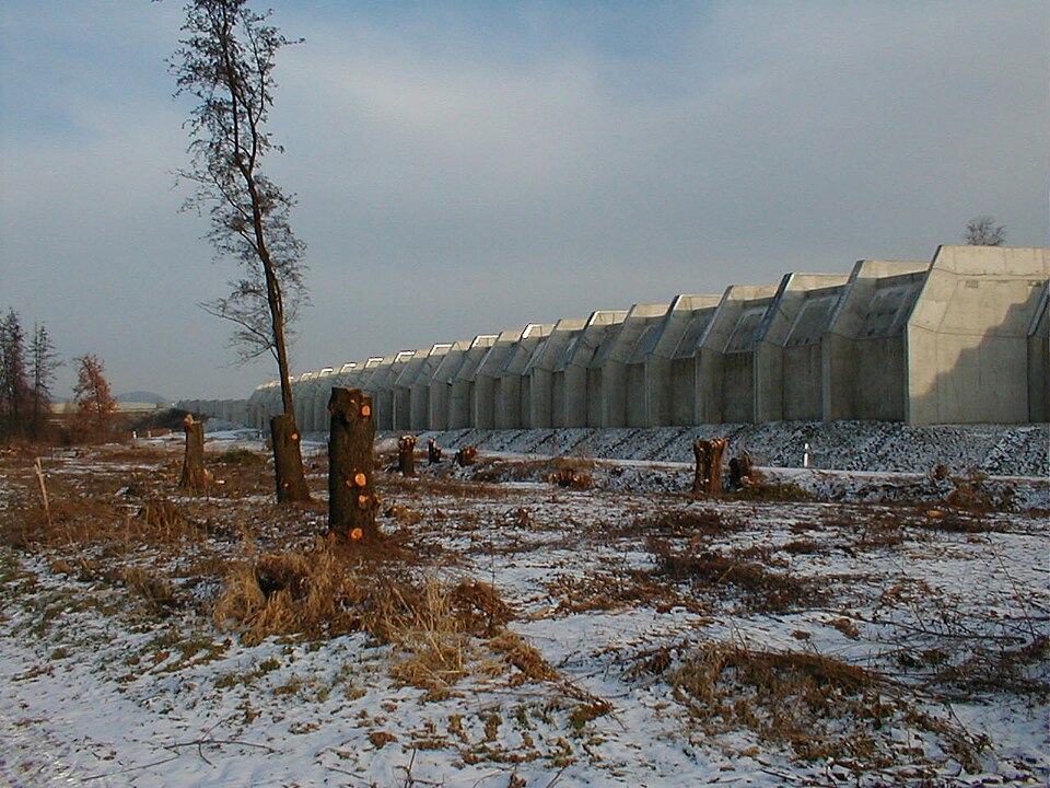 Umzug von Goldbach nach Zypern per Container: Einhausung in Goldbach – Foto: Maulaff at German Wikipedia, CC BY-SA 3.0, via Wikimedia Commons Umzug von Goldbach nach Zypern per Container: Einhausung in Goldbach