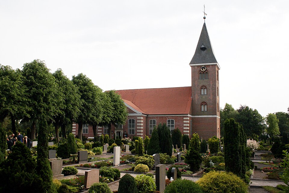 Umzug von Grasberg nach Zypern per Container: Grasbergchurch – Foto: Grasbergchurch.jpg: Pax:Vobiscum\nderivative work: Regi51 (talk), CC BY-SA 3.0, via Wikimedia Commons Umzug von Grasberg nach Zypern per Container: Grasbergchurch