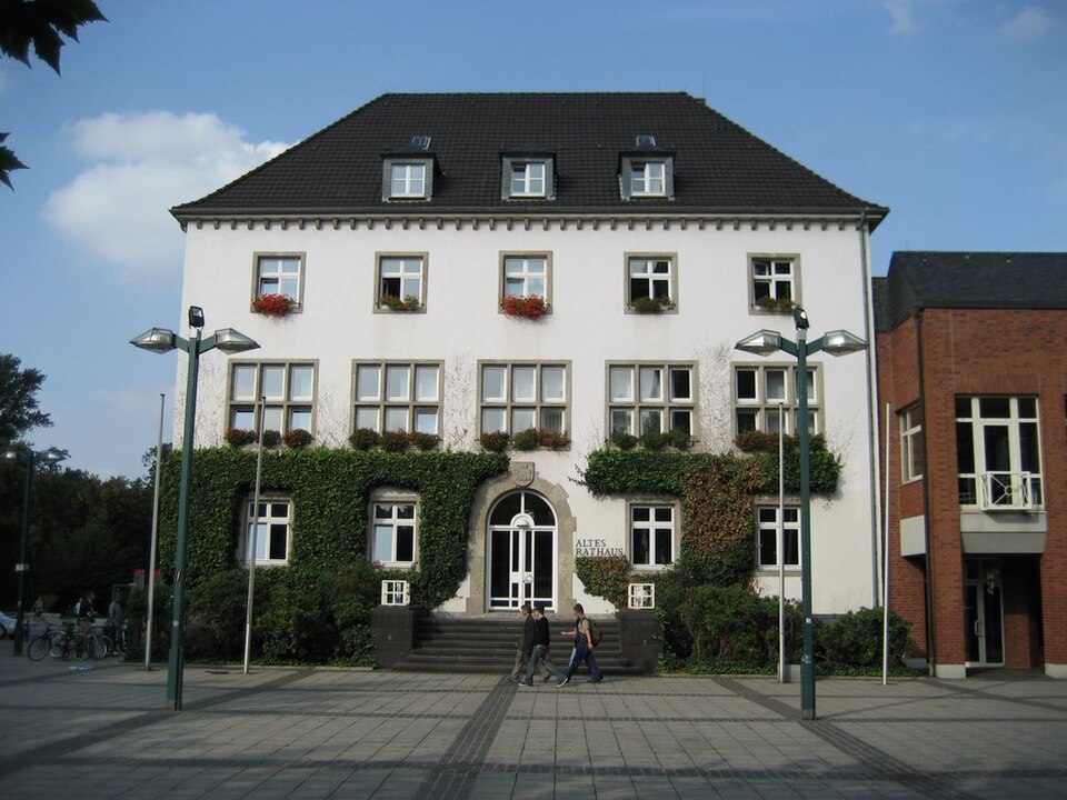 Umzug von Grevenbroich nach Zypern per Container: Rathaus (Grevenbroich) – Foto: Michael Reschke, CC BY-SA 3.0, via Wikimedia Commons Umzug von Grevenbroich nach Zypern per Container: Rathaus (Grevenbroich)