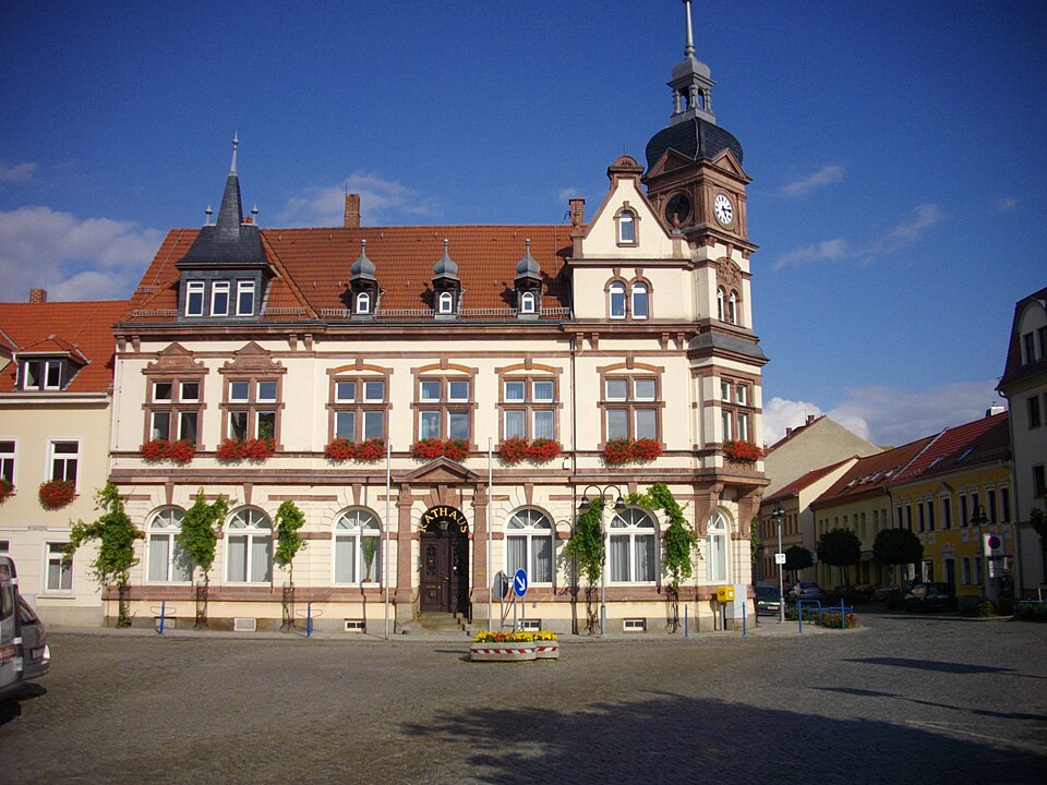 Umzug von Groitzsch nach Zypern per Container: Groitzsch-Aug – Foto: Rolo-l, CC BY-SA 3.0, via Wikimedia Commons Umzug von Groitzsch nach Zypern per Container: Groitzsch-Aug