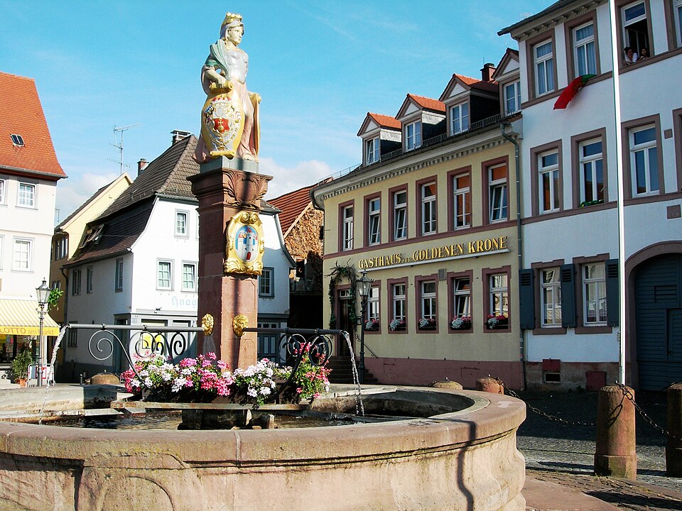 Umzug von Groß-Umstadt nach Zypern per Container: Umstadt merkata placo in Groß-Umstadt – Foto: ThomasPusch, CC BY-SA 3.0, via Wikimedia Commons Umzug von Groß-Umstadt nach Zypern per Container: Umstadt merkata placo in Groß-Umstadt