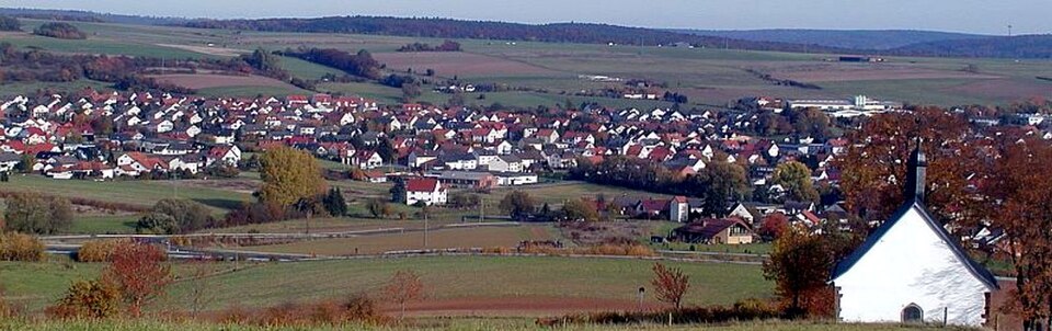 Umzug von Großenlüder nach Zypern per Palette: Stadtansicht Großenlüder – Foto: Grossenlueder001.jpg: Tobias Grosch\nderivative work: Lady Whistler (talk), CC BY 2.5, via Wikimedia Commons Umzug von Großenlüder nach Zypern per Palette: Stadtansicht Großenlüder