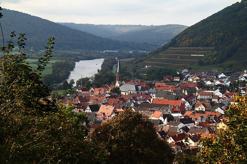 Umzug von Großheubach nach Zypern per Container: Vom Engelberg aus in Großheubach – Foto: Maulaff, CC BY-SA 4.0, via Wikimedia Commons Umzug von Großheubach nach Zypern per Container: Vom Engelberg aus in Großheubach