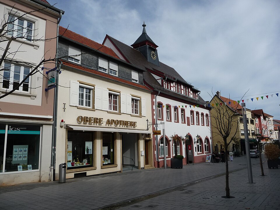 Umzug von Grünstadt nach Zypern per Container: Fussgaengerzone Gruenstadt in Grünstadt