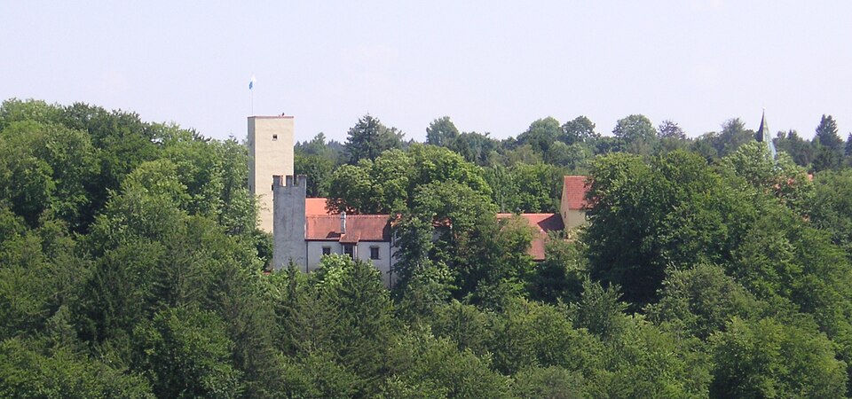 Umzug von Grünwald nach Zypern per Container: Burg Gruenwald in Grünwald – Foto: Wikimedia-Autor, CC BY-SA 3.0, via Wikimedia Commons Umzug von Grünwald nach Zypern per Container: Burg Gruenwald in Grünwald