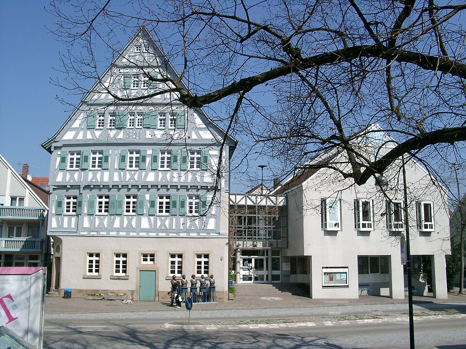 Umzug von Güglingen nach Zypern per Container: Gueglingen Rathaus in Güglingen – Foto: Rudolf Stricker, Public domain, via Wikimedia Commons Umzug von Güglingen nach Zypern per Container: Gueglingen Rathaus in Güglingen
