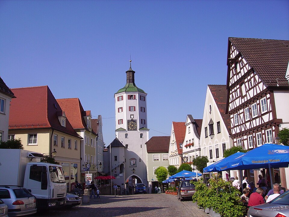 Umzug von Günzburg nach Zypern per Container: Innenstadt Guenzburg in Günzburg – Foto: Immanuel Giel, Public domain, via Wikimedia Commons Umzug von Günzburg nach Zypern per Container: Innenstadt Guenzburg in Günzburg