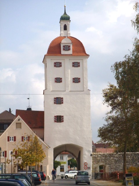 Umzug von Gundelfingen (Bayern) nach Zypern per Container: Gundelfingen Unteres Tor in Gundelfingen (Bayern) – Foto: Photo: Veit Feger, Public domain, via Wikimedia Commons Umzug von Gundelfingen (Bayern) nach Zypern per Container: Gundelfingen Unteres Tor in Gundelfingen (Bayern)