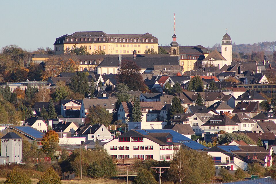 Umzug von Hachenburg nach Zypern per Container: Stadtansicht Hachenburg – Foto: LigaDue, CC BY-SA 4.0, via Wikimedia Commons Umzug von Hachenburg nach Zypern per Container: Stadtansicht Hachenburg