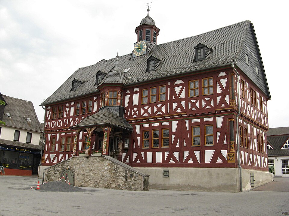 Umzug von Hadamar nach Zypern per Container: Hadamar Rathaus