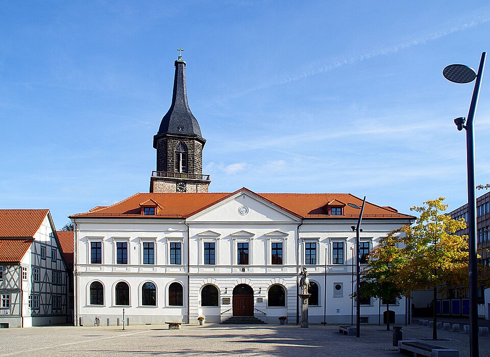 Umzug von Haldensleben I nach Zypern per Palette: Rathaus Haldensleben in Haldensleben I