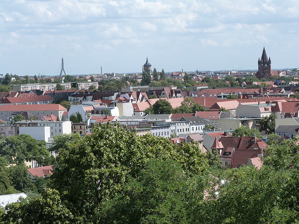 Umzug von Halle (Saale) nach Zypern per Container: Halle-view Zoo in Halle (Saale) – Foto: Catatine, CC BY-SA 4.0, via Wikimedia Commons Umzug von Halle (Saale) nach Zypern per Container: Halle-view Zoo in Halle (Saale)