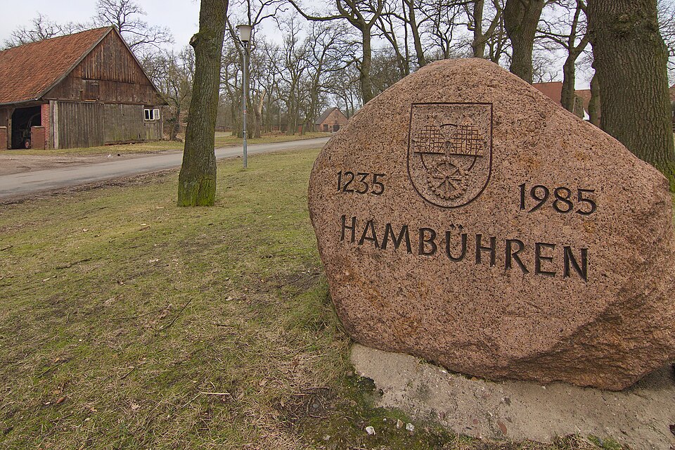 Umzug von Hambühren nach Zypern per Container: Gedenkstein Hambühren IMG – Foto: losch, CC BY-SA 3.0, via Wikimedia Commons Umzug von Hambühren nach Zypern per Container: Gedenkstein Hambühren IMG