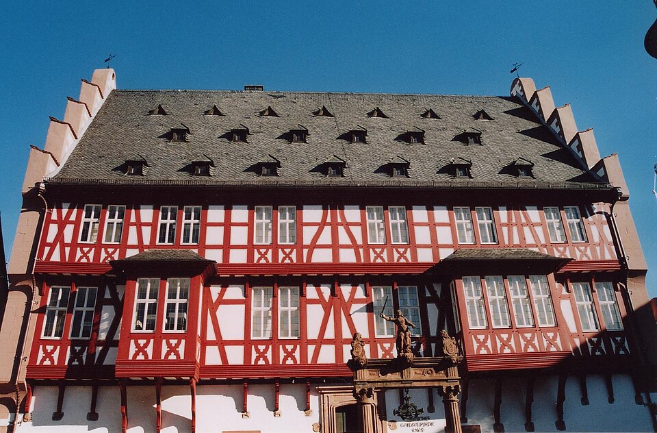 Umzug von Hanau nach Zypern per Container: Goldschmiedehaus Hanau – Foto: Wikimedia-Autor, CC BY-SA 3.0, via Wikimedia Commons Umzug von Hanau nach Zypern per Container: Goldschmiedehaus Hanau