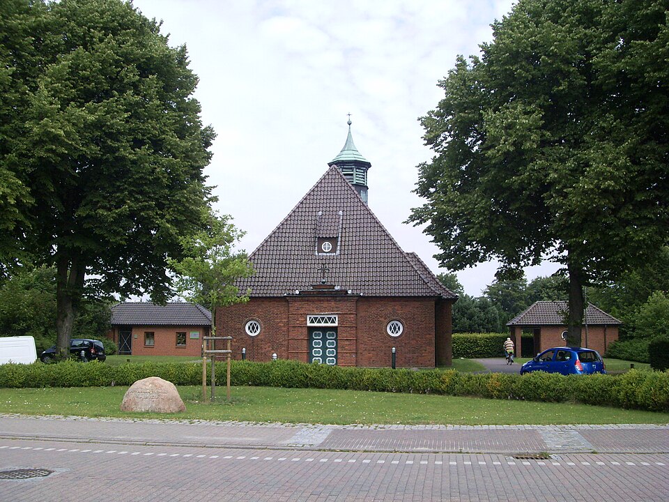 Umzug von Harrislee nach Zypern per Container: Evangelische Kirche Harrislee – Foto: Moonwalker74, CC BY-SA 3.0, via Wikimedia Commons Umzug von Harrislee nach Zypern per Container: Evangelische Kirche Harrislee