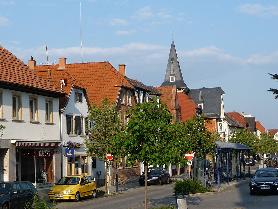 Umzug von Haßloch nach Zypern per Container: Hassloch in Haßloch – Foto: Immanuel Giel, CC0, via Wikimedia Commons Umzug von Haßloch nach Zypern per Container: Hassloch in Haßloch