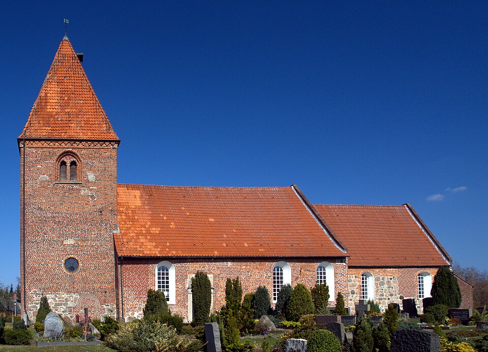 Umzug von Hatten nach Zypern per Container: Kirchhatten church – Foto: Jacek Rużyczka, CC BY-SA 3.0, via Wikimedia Commons Umzug von Hatten nach Zypern per Container: Kirchhatten church