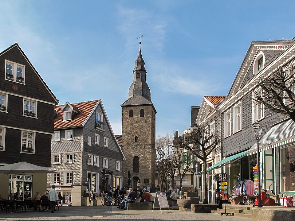 Umzug von Hattingen nach Zypern per Container: Hattingen, met Glockenturm – Foto: Michielverbeek, CC BY-SA 3.0, via Wikimedia Commons Umzug von Hattingen nach Zypern per Container: Hattingen, met Glockenturm