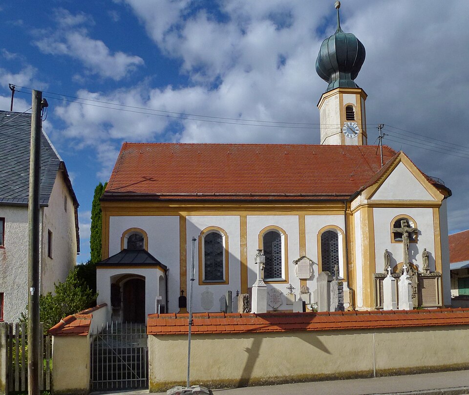 Umzug von Hebertshausen nach Zypern per Palette: Unterweilbach Kirche in Hebertshausen – Foto: K.Baas, CC BY-SA 4.0, via Wikimedia Commons Umzug von Hebertshausen nach Zypern per Palette: Unterweilbach Kirche in Hebertshausen