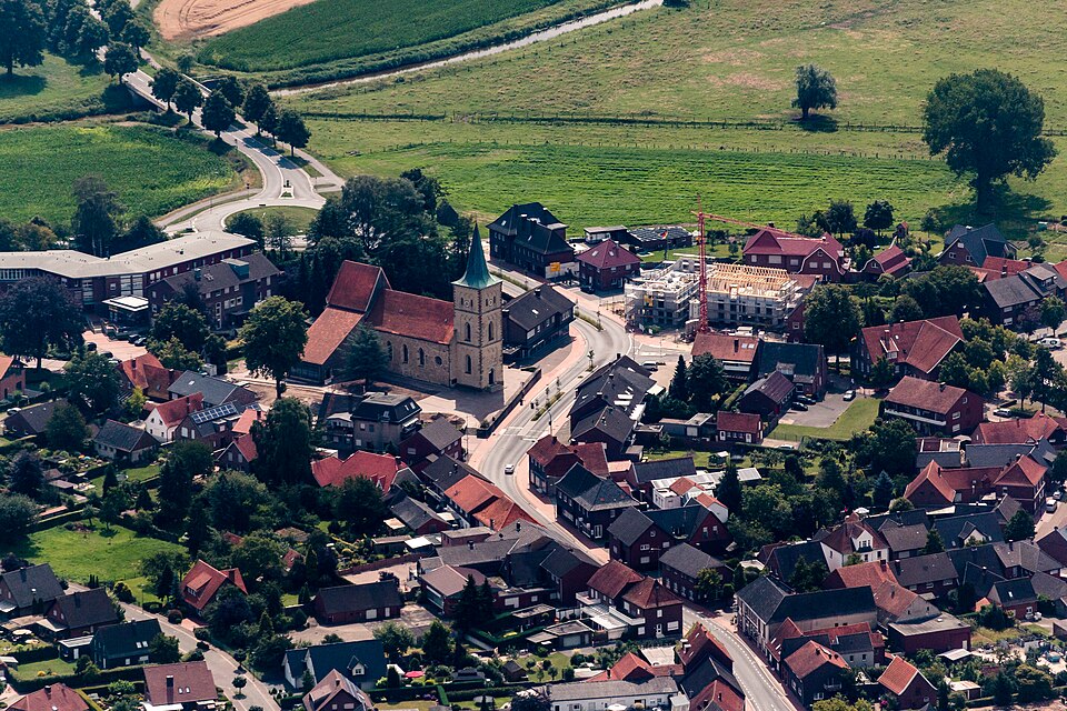 Umzug von Heek nach Zypern per Container: Heek, St.-Ludgerus-Kirche