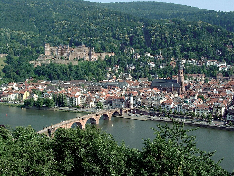 Umzug von Heidelberg nach Zypern per Container: Heidelberg corr – Foto: Miholz, CC BY-SA 3.0, via Wikimedia Commons Umzug von Heidelberg nach Zypern per Container: Heidelberg corr