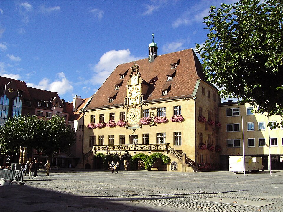 Umzug von Heilbronn nach Zypern per Container: Rathaus HN in Heilbronn – Foto: Joachim Köhler, CC BY-SA 3.0, via Wikimedia Commons Umzug von Heilbronn nach Zypern per Container: Rathaus HN in Heilbronn