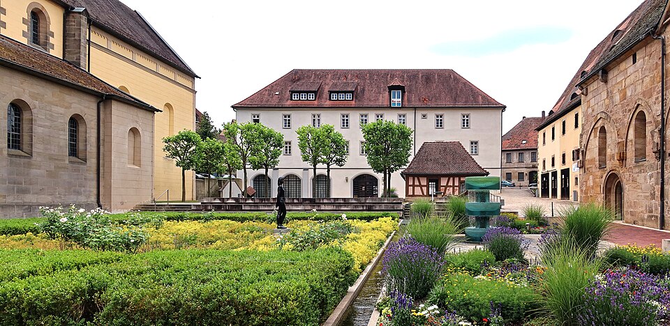 Umzug von Heilsbronn nach Zypern per Container: Konventhaus, Münster, Refektorium in Heilsbronn – Foto: Burkhard Mücke, CC BY-SA 4.0, via Wikimedia Commons Umzug von Heilsbronn nach Zypern per Container: Konventhaus, Münster, Refektorium in Heilsbronn